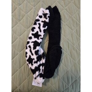 2 Pairs Black And White Stay Cozy Fuzzy Knee High Socks. Womens Size 4-10.